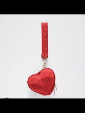 NWT☆ Lululemon Heart Wristlet Bag